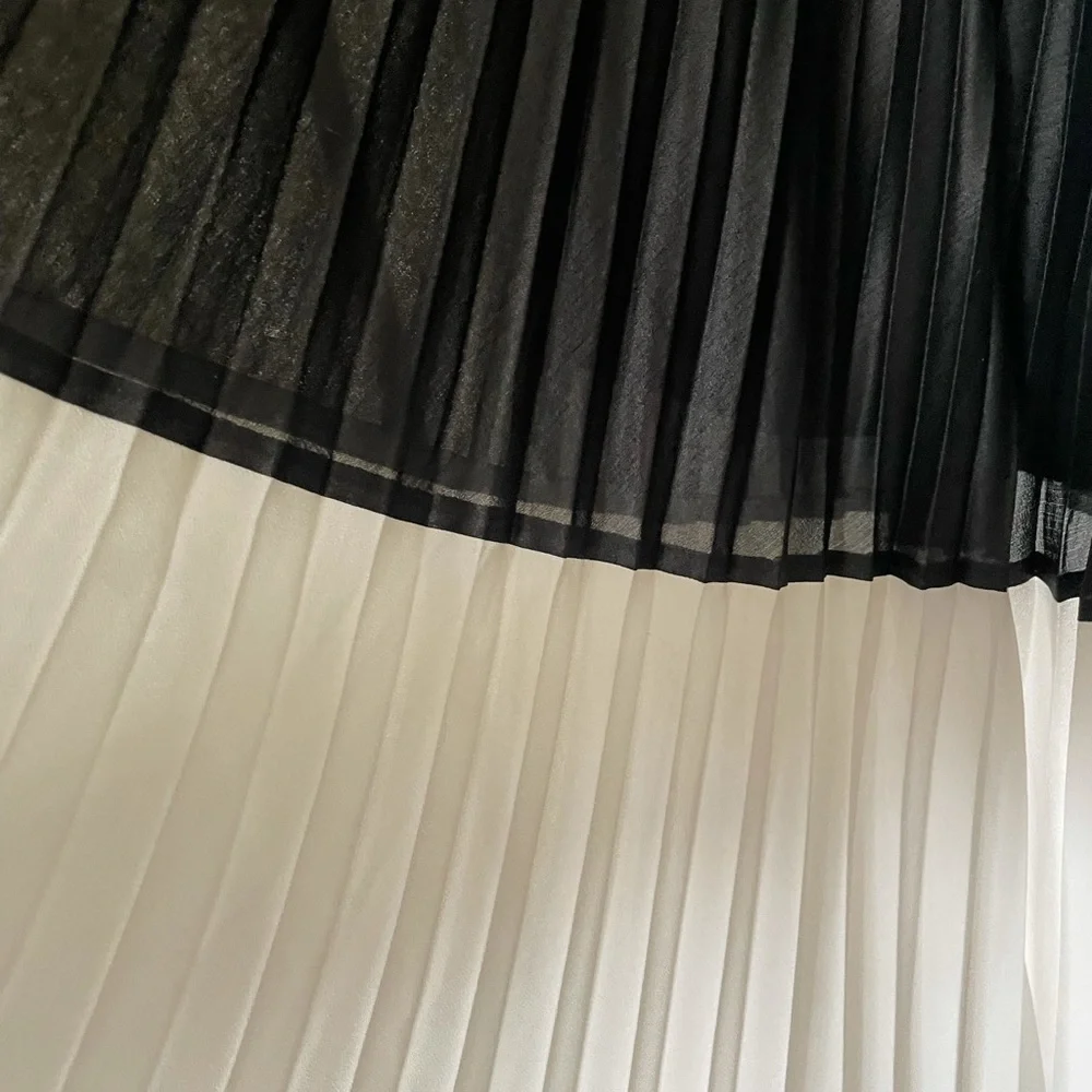 BCBG Asymmetrical black and white pleated skirt size L- fits like a 10-12 - Picture 4 of 6